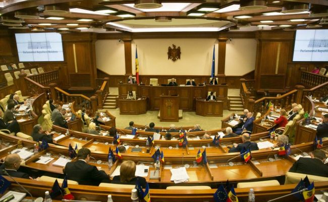 Депутаты приняли Декларацию о несогласии с роспуском парламента