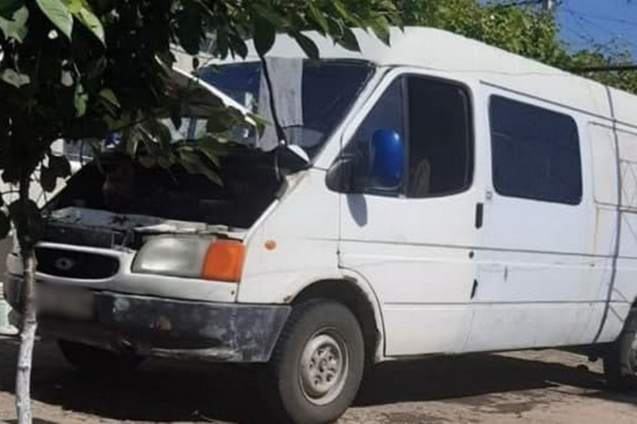 В Конгазе угнали микроавтобус; злоумышленник задержан
