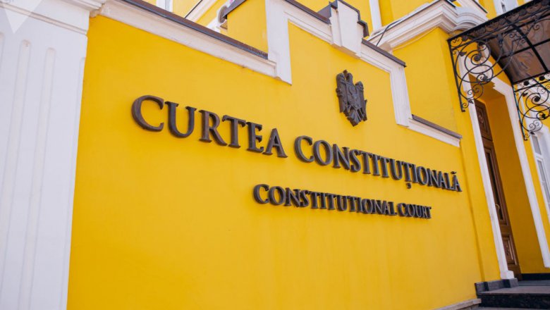 КС констатировал наличие обстоятельств для роспуска парламента