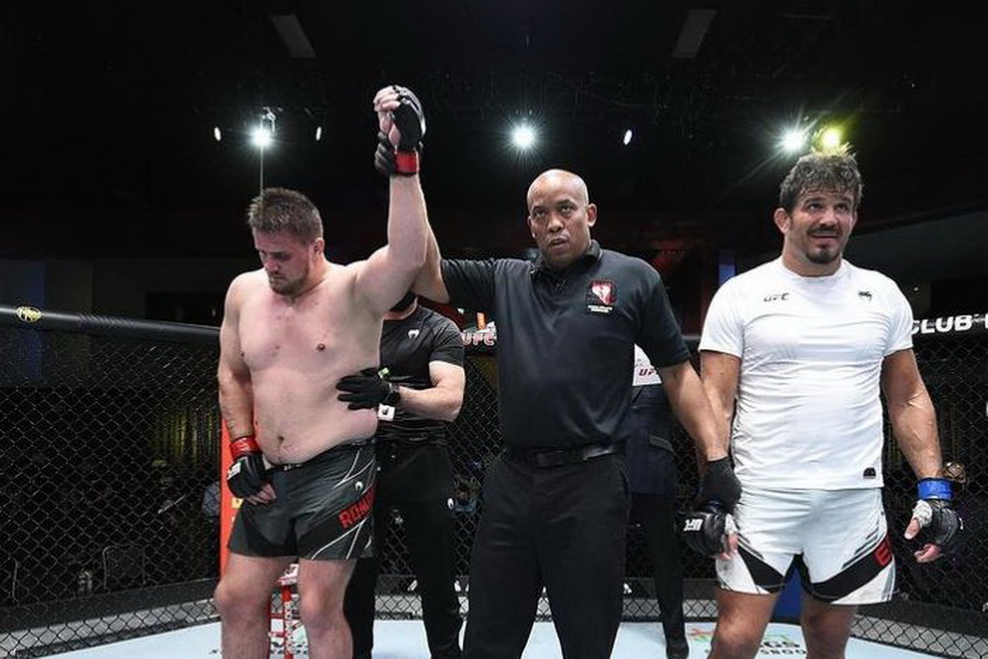 Раздельное решение судей: чем закончился новый бой Романова в UFC