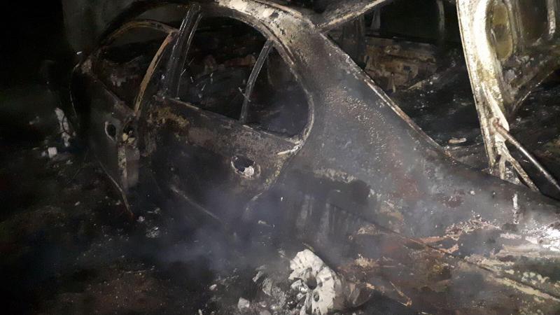 В Хынчештах автомобиль загорелся на ходу: обошлось без жертв