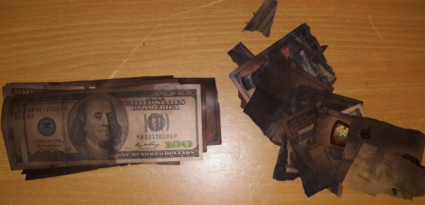Подростки спрятали украденные деньги в печь: их не восстановить