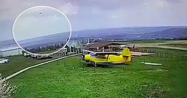 Момент крушения легкомоторного самолета в Вадул-луй-Водэ попал на видео