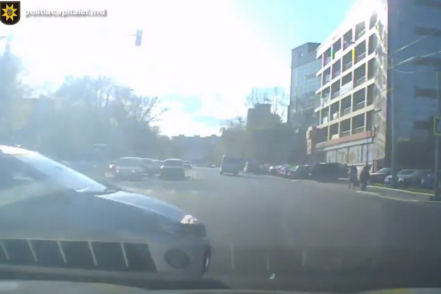 Момент ДТП с участием машины полиции попал на видео
