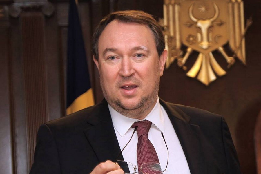 Экс-судья КС: Молдова должна войти в состав Румынии