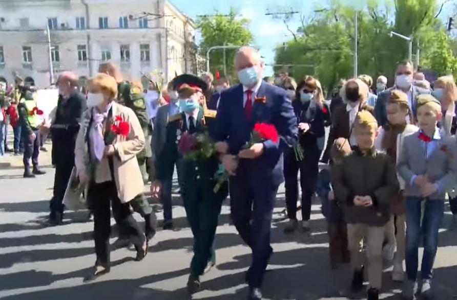 В Кишиневе в День Победы проходит шествие «Бессмертного полка»