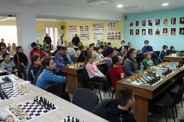 Республиканский шахматный турнир собрал в Комрате десятки спортсменов со всей страны