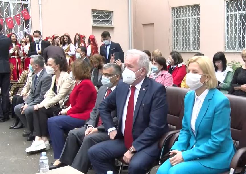 LIVE: Башкан и посол Турции посещают лицей в Конгазе