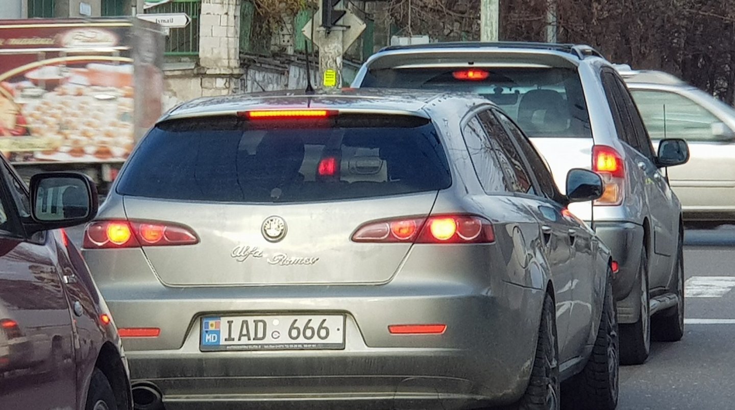 В Молдове с 1 июня подорожают регистрационные номера для машин