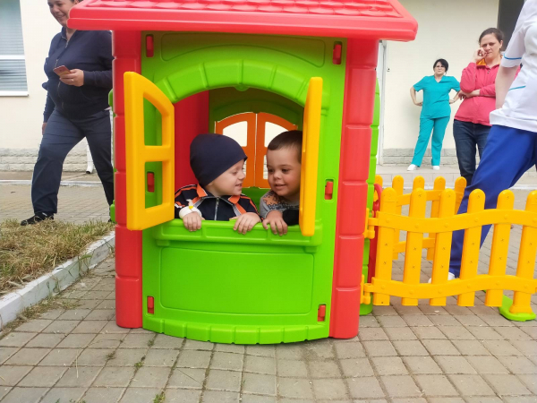 В день защиты детей Transautogaz подарил больницам автономии игровое оборудование