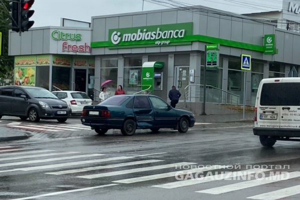 ДТП в Комрате: на светофоре дорогу не поделили два автомобиля