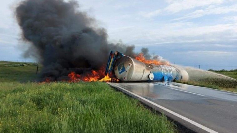В Румынии на трассе взорвалась автоцистерна: за рулем был молдаванин