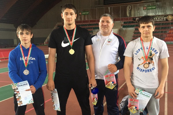 Четыре медали с соревнований в Беларуси привезли гагаузские борцы