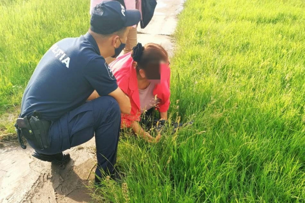 В Чимишлии патрульные полицейские помогли женщине со сломанной рукой. Что случилось?