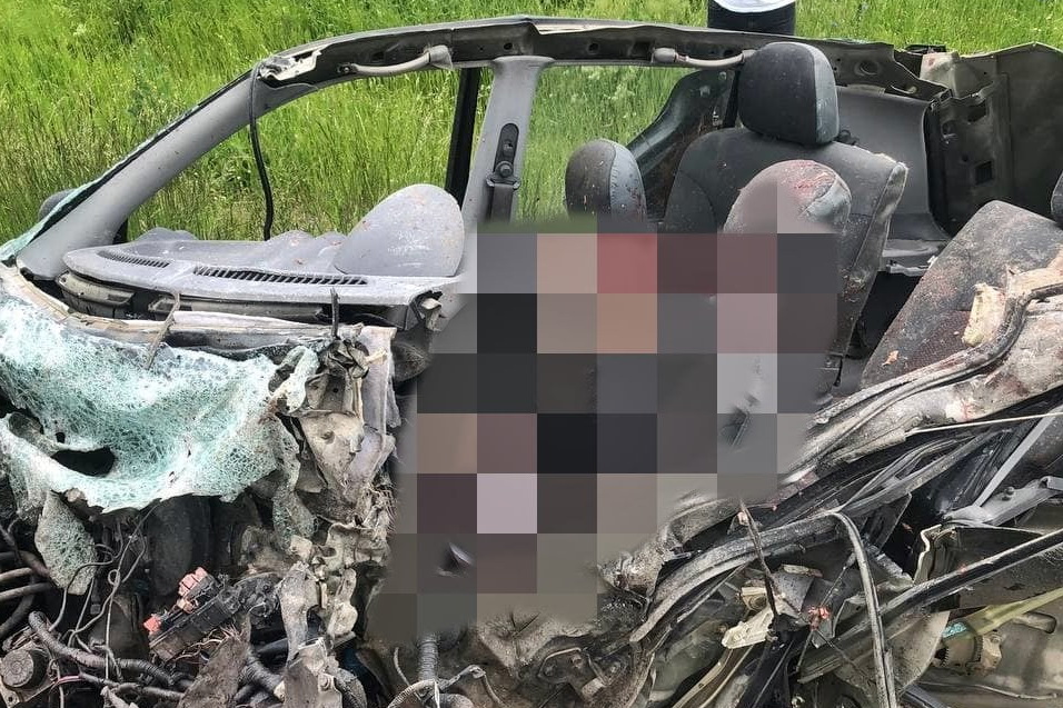 Жуткое ДТП в Резине: авто врезалось в грузовик, водитель легковушки погиб
