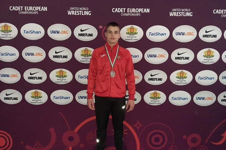 Спортсмен из Абаклии стал вторым на чемпионате Европы по вольной борьбе