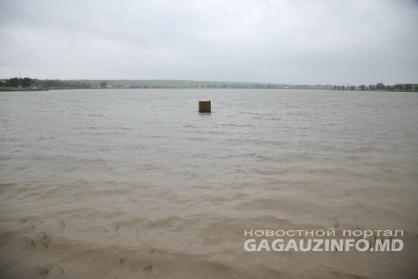 Ливневые дожди не прекращаются. Есть ли угроза прорыва дамбы озера в Комрате?