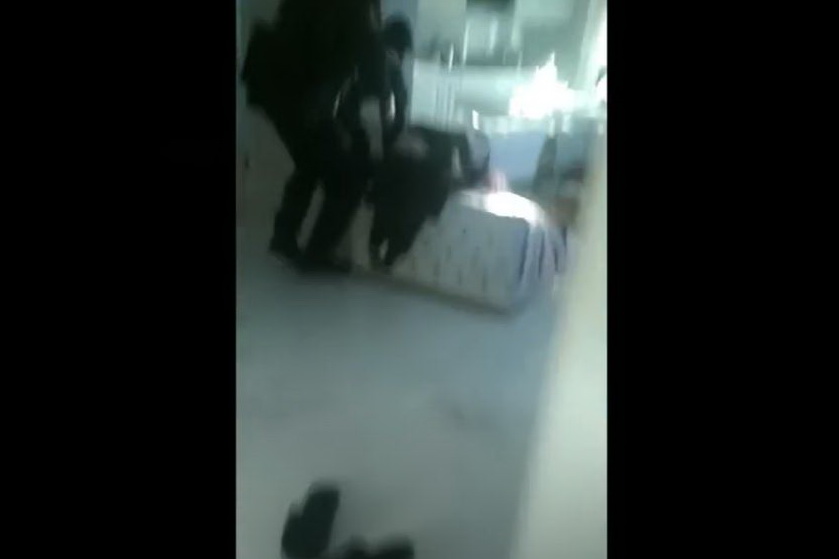 Полиция показала видео штурма квартиры преступника, грабившего сейфы в Гагаузии