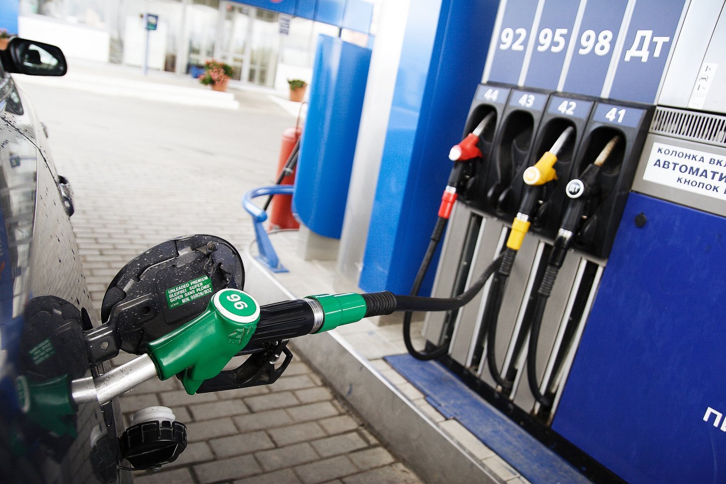 В Молдове подешевело топливо. Теперь АЗС устанавливают цены по новой методологии