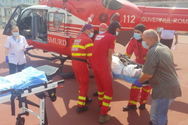 Спасательная операция в Гагаузии: в Кишинев вертолетом доставили госпитализированную женщину