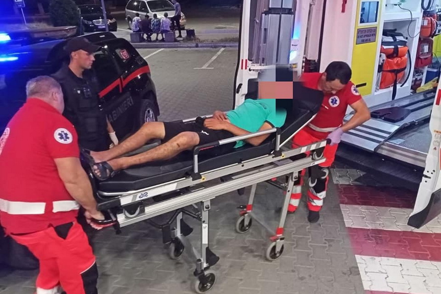 У супермаркета в Комрате мужчине стало плохо. На помощь подоспели карабинеры