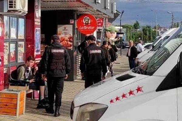 Карабинеры в Комрате контролируют остановки общественного транспорта. Узнай зачем