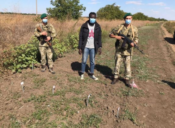 Гражданин Гамбии незаконно проник в Украину через Молдову: он задержан вблизи Копчака