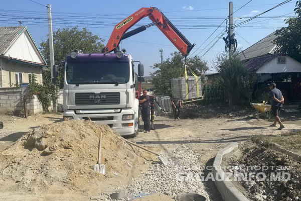 «Как в городе». В Комрате укладывают брусчатку на семи дорогах
