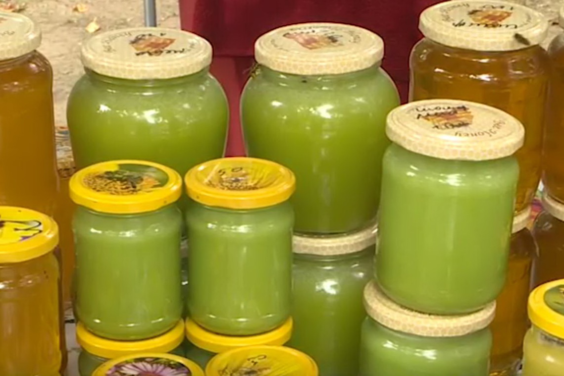 Фестиваль меда в Кишиневе: производитель из Гагаузии представил продукцию зеленого цвета