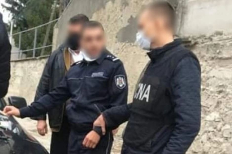 Полицейский задержан за взятку в более чем тысячу евро