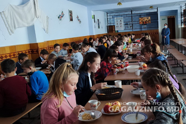 Кризис не помеха. В Баурчи бесплатно кормят школьников за счет мецената