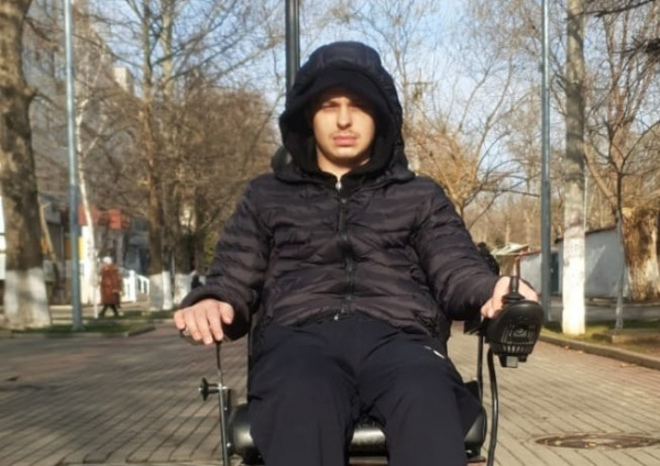 В Комрате возобновился сбор средств парню, получившему перелом позвоночника