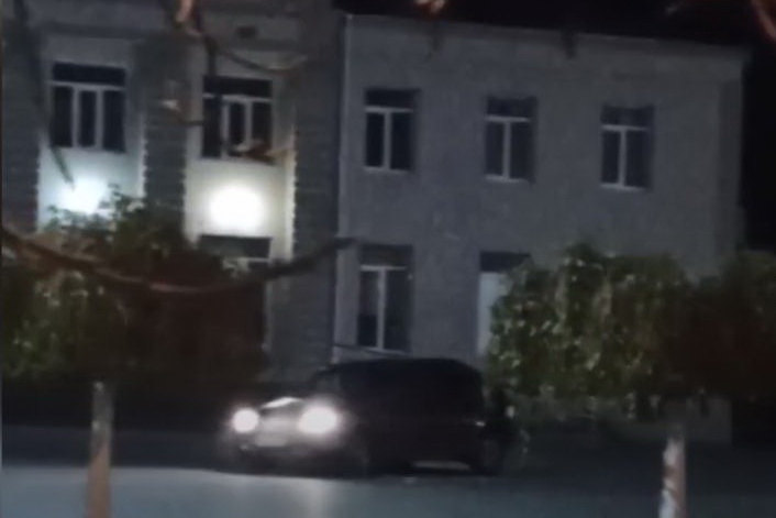 В Комрате автомобилист устроил дрифт на площади у Дома культуры