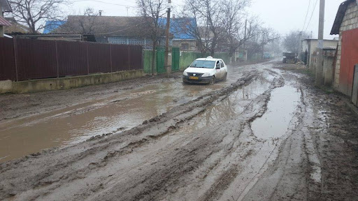 Почти половина дорог в Молдове находится в аварийном состоянии