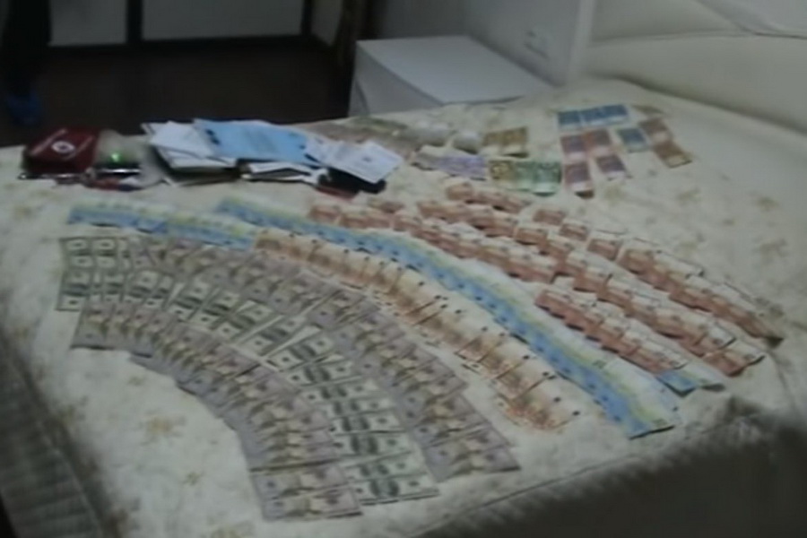 Обыски в доме судьи: найдены крупные суммы в иностранных валютах