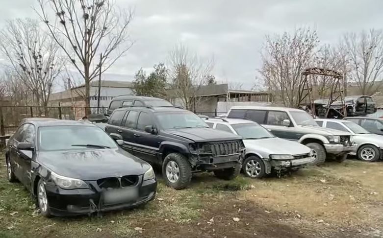Разбирали иностранные авто на запчасти: на юге Молдовы обезвредили преступную группу