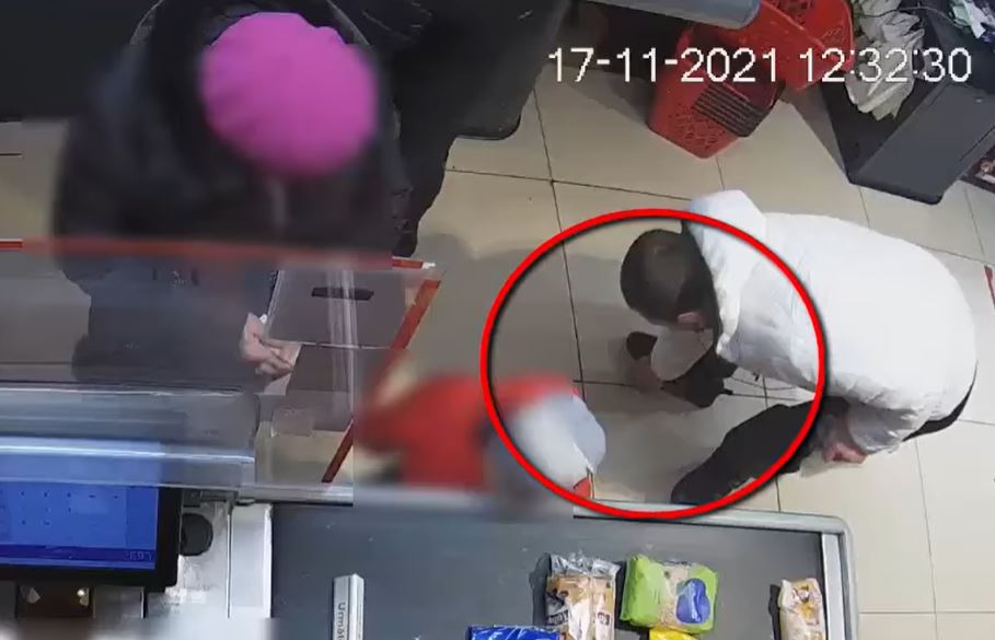Момент кражи в столичном супермаркете попал на видео