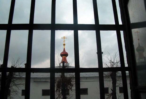 Священник из Кишинева получил 16 лет тюрьмы за изнасилование дочери своей сожительницы