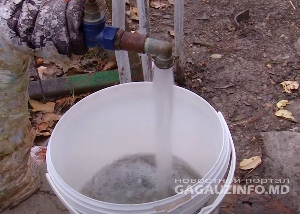 Неприятный сюрприз из крана: в Конгазчике вместо воды течет песок и грязь