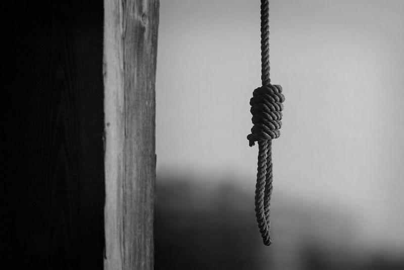В Каушанах мужчину нашли мертвым во дворе собственного дома