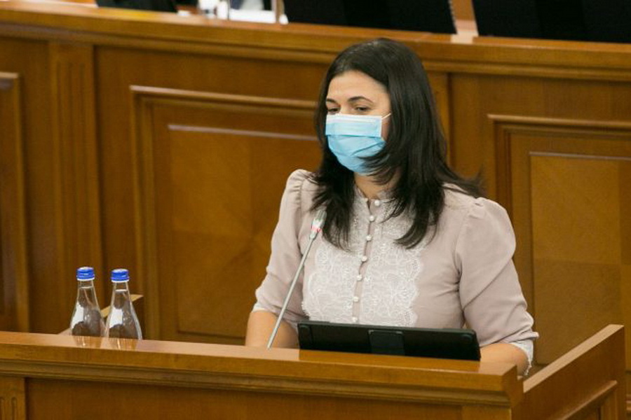 «Сутенерский» скандал в Молдове: народный адвокат Наталья Молошаг подала в отставку
