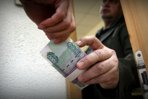 Взятка в €2 тыс.: молдавскому полицейскому грозит до 10 лет тюрьмы