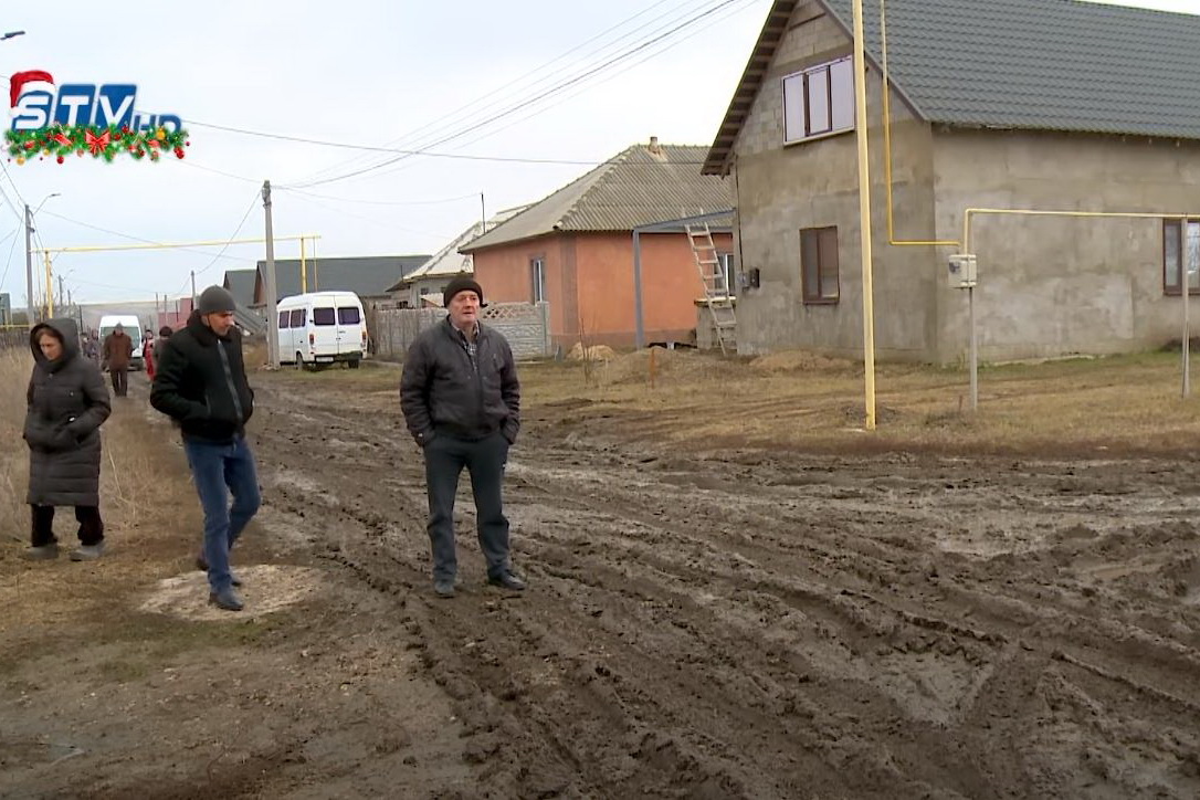 «Верните нам дорогу»: Жители Комрата возмущены состоянием улицы после проведения газопровода