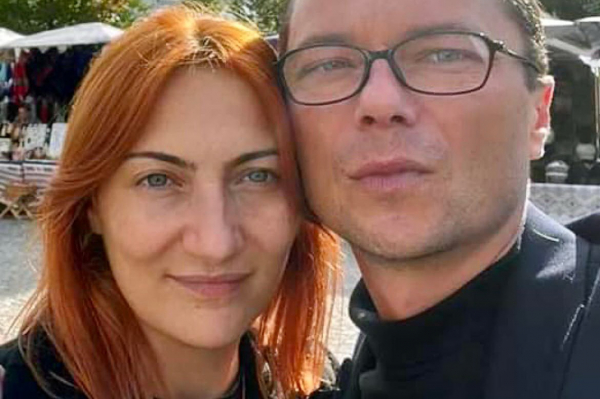 «Больше не плачь из-за меня». Жену журналиста уволили за его критику власти