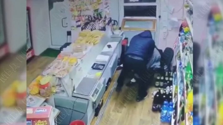 В Тирасполе мужчина избил сожительницу в магазине и отобрал телефон