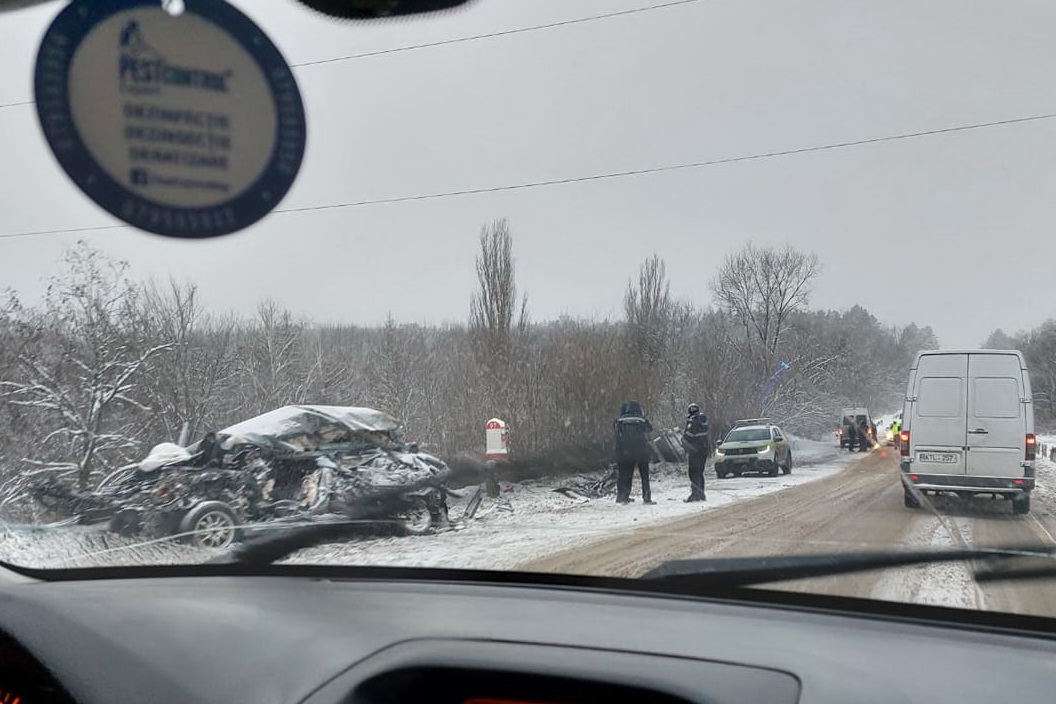 В столице фура протаранила легковушку: водитель погиб