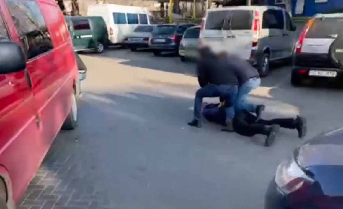 В Кишиневе задержали трех подозреваемых в торговле наркотиками