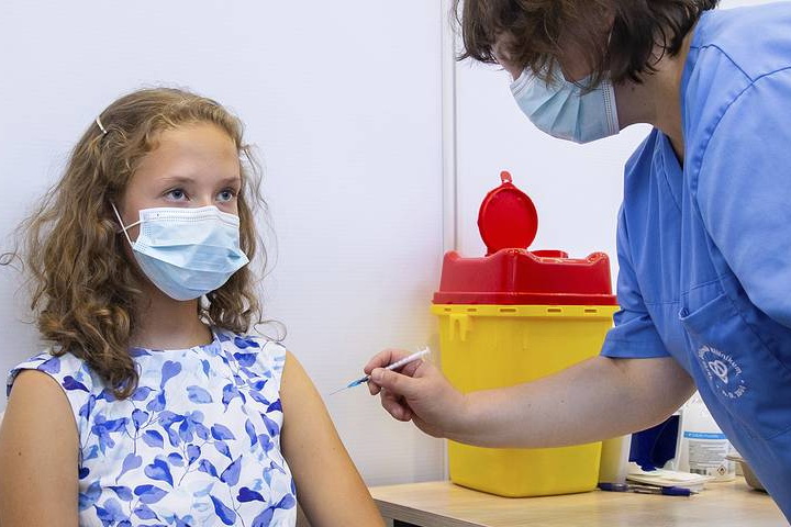 Врачи рассказали о побочных эффектах после вакцинации у детей