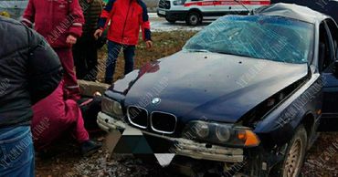 Вблизи Тирасполя BMW врезался в столб: двое пострадавших