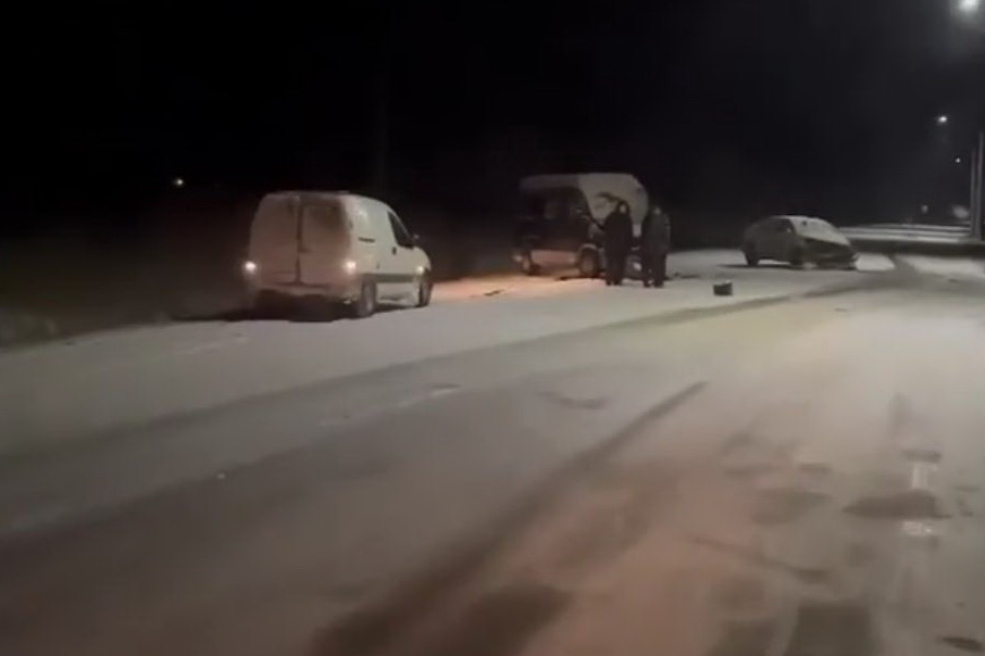 В Светлом столкнулись два автомобиля: водители в больнице